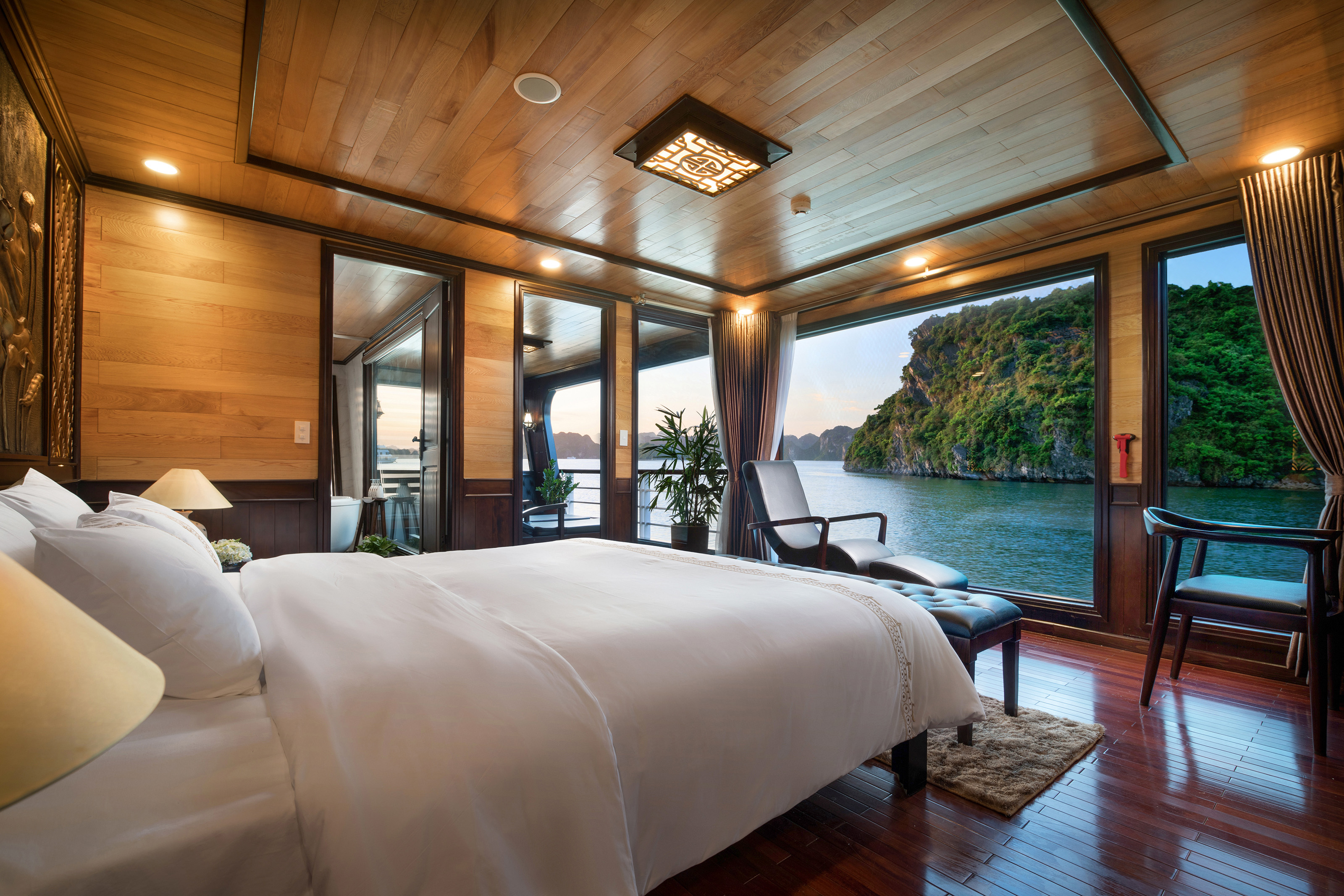 V'Spirit Cruises in Lan Ha Bay